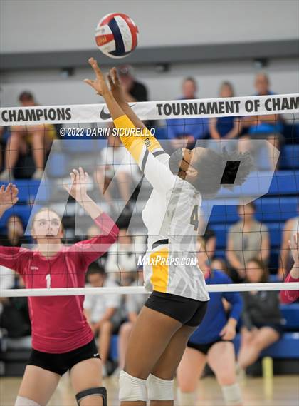 Thumbnail 1 in St. Paul vs. Bishop O'Dowd (Nike TOC Southwest) photogallery.