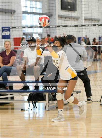 Thumbnail 2 in St. Paul vs. Bishop O'Dowd (Nike TOC Southwest) photogallery.