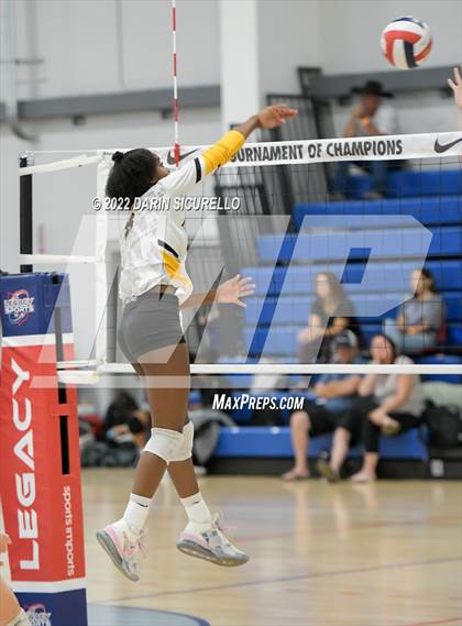 Thumbnail 3 in St. Paul vs. Bishop O'Dowd (Nike TOC Southwest) photogallery.