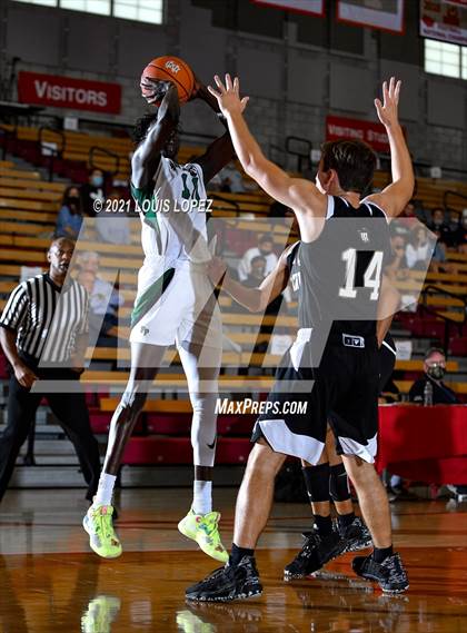 Thumbnail 2 in Servite vs. Fairmont Prep (Mater Dei Extravaganza) photogallery.