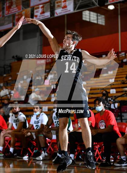 Thumbnail 3 in Servite vs. Fairmont Prep (Mater Dei Extravaganza) photogallery.