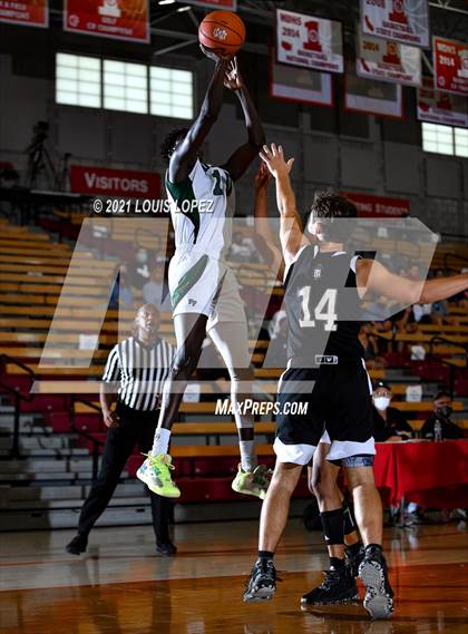 Thumbnail 3 in Servite vs. Fairmont Prep (Mater Dei Extravaganza) photogallery.