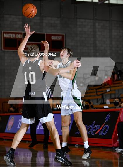 Thumbnail 3 in Servite vs. Fairmont Prep (Mater Dei Extravaganza) photogallery.