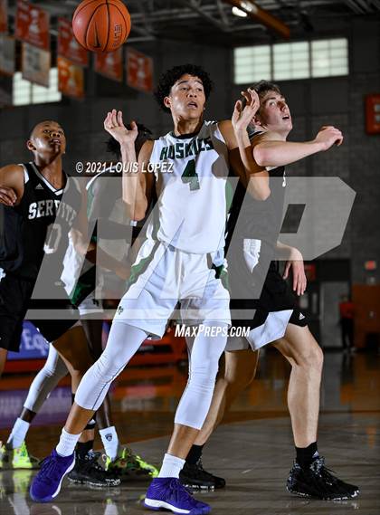 Thumbnail 3 in Servite vs. Fairmont Prep (Mater Dei Extravaganza) photogallery.