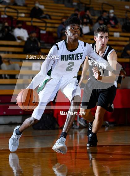 Thumbnail 3 in Servite vs. Fairmont Prep (Mater Dei Extravaganza) photogallery.