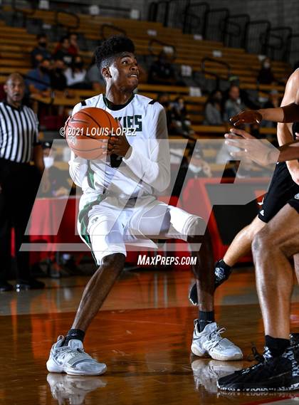 Thumbnail 2 in Servite vs. Fairmont Prep (Mater Dei Extravaganza) photogallery.