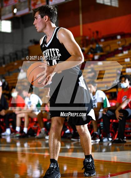 Thumbnail 3 in Servite vs. Fairmont Prep (Mater Dei Extravaganza) photogallery.