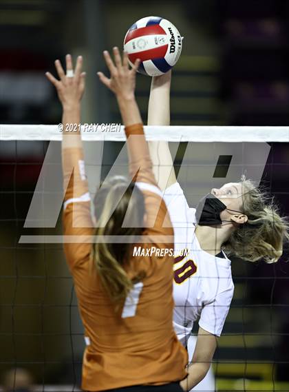 Thumbnail 1 in Windsor vs. Mead (CHSAA 4A Final 4) photogallery.