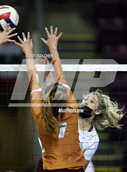 Thumbnail 2 in Windsor vs. Mead (CHSAA 4A Final 4) photogallery.