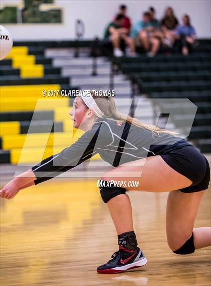 Thumbnail 1 in Heritage @ Loudoun Valley photogallery.