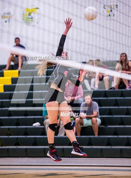 Thumbnail 1 in Heritage @ Loudoun Valley photogallery.
