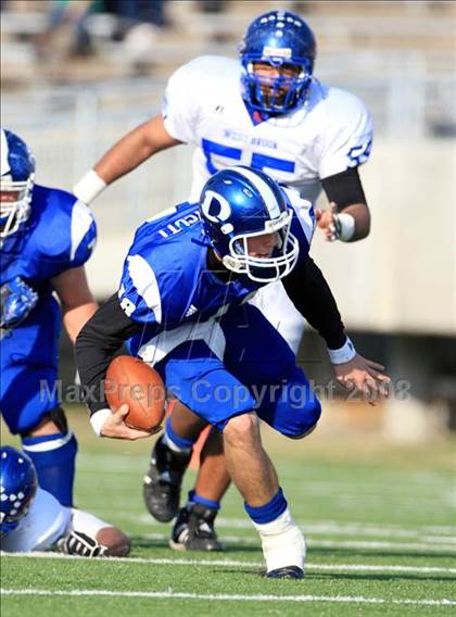 Thumbnail 3 in West Brook vs. Dickinson (Texas 5A D2 Area Playoff) photogallery.