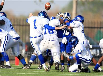 Thumbnail 2 in West Brook vs. Dickinson (Texas 5A D2 Area Playoff) photogallery.