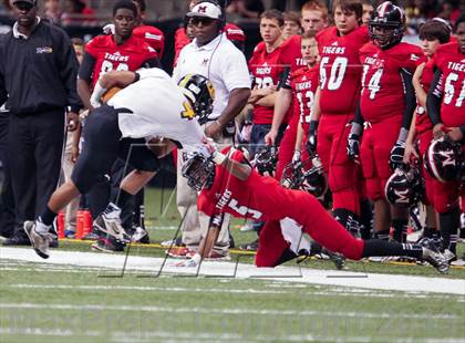Thumbnail 2 in Many vs. Kinder (LHSAA D2 Final) photogallery.