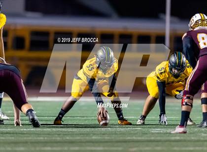 Thumbnail 2 in Royal @ Simi Valley photogallery.