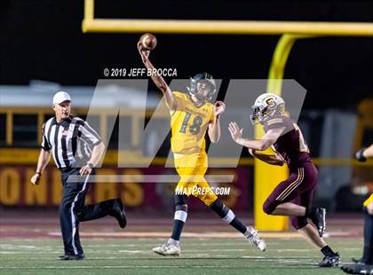 Thumbnail 3 in Royal @ Simi Valley photogallery.