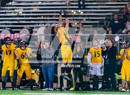 Thumbnail 3 in Royal @ Simi Valley photogallery.
