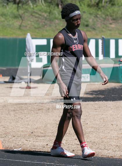 Thumbnail 1 in Queen City Relays photogallery.