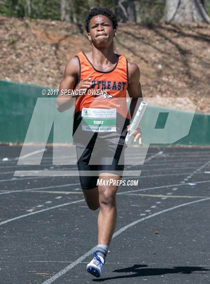 Thumbnail 2 in Queen City Relays photogallery.