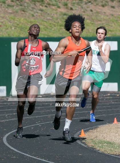 Thumbnail 1 in Queen City Relays photogallery.