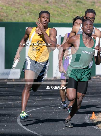 Thumbnail 3 in Queen City Relays photogallery.