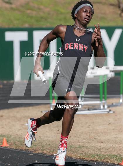 Thumbnail 1 in Queen City Relays photogallery.