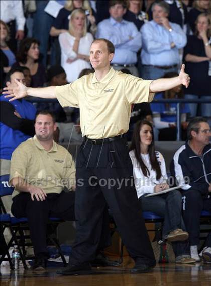Thumbnail 2 in Highland Park vs. Sherman (Texas 4A Region 2 Quarterfinal) photogallery.