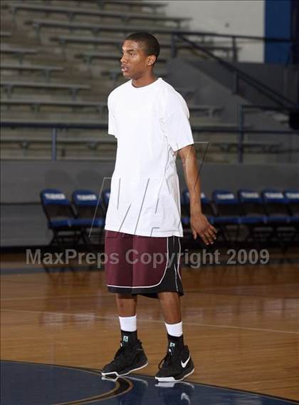 Thumbnail 1 in Highland Park vs. Sherman (Texas 4A Region 2 Quarterfinal) photogallery.