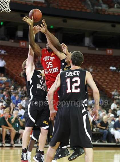 Thumbnail 3 in 2009 THCA All-Star Basketball Game photogallery.