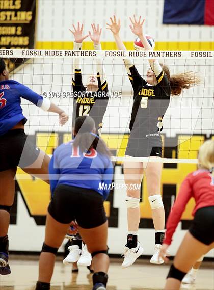 Thumbnail 3 in Cooper vs Fossil Ridge photogallery.