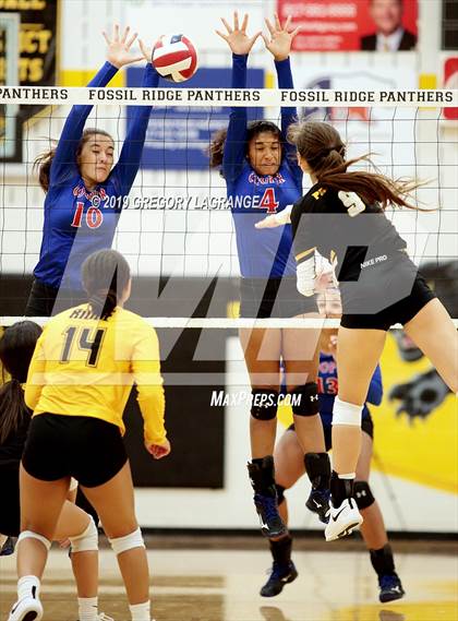 Thumbnail 3 in Cooper vs Fossil Ridge photogallery.