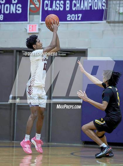 Thumbnail 2 in St. Anthony's vs. Southampton (New York Holiday Invitational) photogallery.