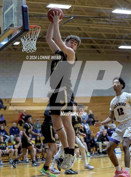 Thumbnail 3 in St. Anthony's vs. Southampton (New York Holiday Invitational) photogallery.