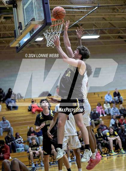 Thumbnail 2 in St. Anthony's vs. Southampton (New York Holiday Invitational) photogallery.