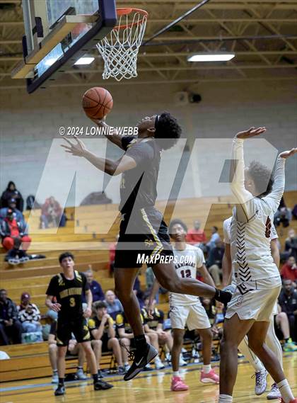 Thumbnail 2 in St. Anthony's vs. Southampton (New York Holiday Invitational) photogallery.