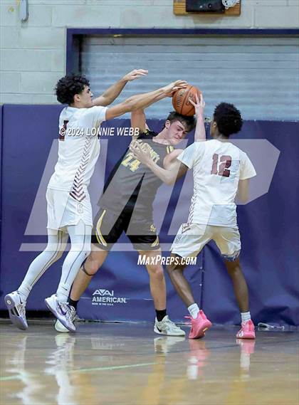 Thumbnail 3 in St. Anthony's vs. Southampton (New York Holiday Invitational) photogallery.