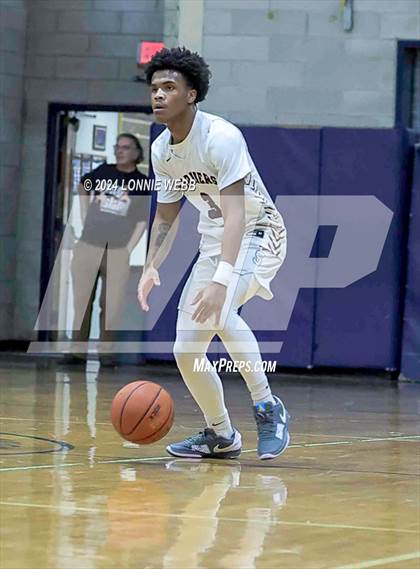 Thumbnail 3 in St. Anthony's vs. Southampton (New York Holiday Invitational) photogallery.