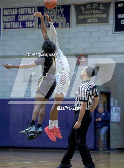 Thumbnail 1 in St. Anthony's vs. Southampton (New York Holiday Invitational) photogallery.