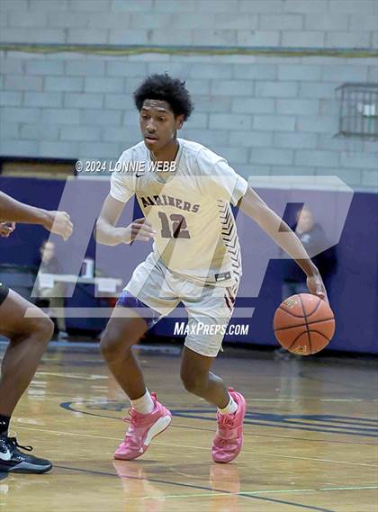 Thumbnail 3 in St. Anthony's vs. Southampton (New York Holiday Invitational) photogallery.