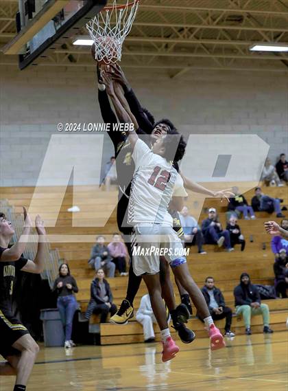 Thumbnail 3 in St. Anthony's vs. Southampton (New York Holiday Invitational) photogallery.