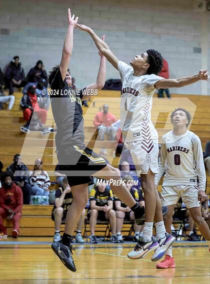 Thumbnail 2 in St. Anthony's vs. Southampton (New York Holiday Invitational) photogallery.