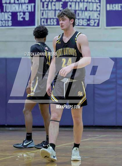 Thumbnail 2 in St. Anthony's vs. Southampton (New York Holiday Invitational) photogallery.