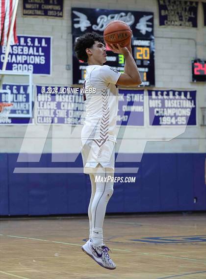 Thumbnail 2 in St. Anthony's vs. Southampton (New York Holiday Invitational) photogallery.