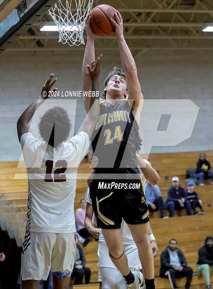Thumbnail 3 in St. Anthony's vs. Southampton (New York Holiday Invitational) photogallery.