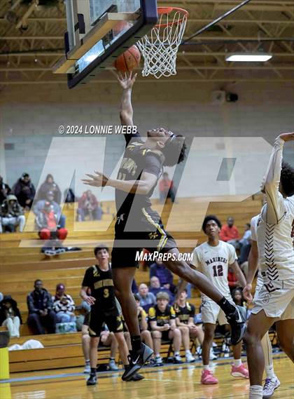 Thumbnail 3 in St. Anthony's vs. Southampton (New York Holiday Invitational) photogallery.