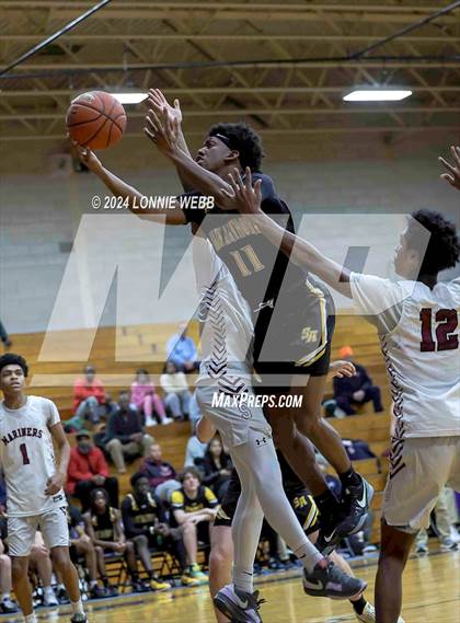 Thumbnail 2 in St. Anthony's vs. Southampton (New York Holiday Invitational) photogallery.