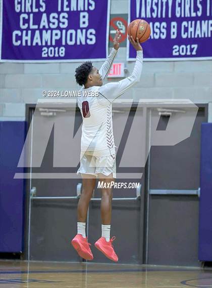 Thumbnail 3 in St. Anthony's vs. Southampton (New York Holiday Invitational) photogallery.