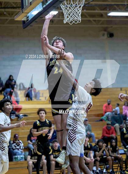 Thumbnail 2 in St. Anthony's vs. Southampton (New York Holiday Invitational) photogallery.