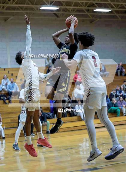 Thumbnail 2 in St. Anthony's vs. Southampton (New York Holiday Invitational) photogallery.