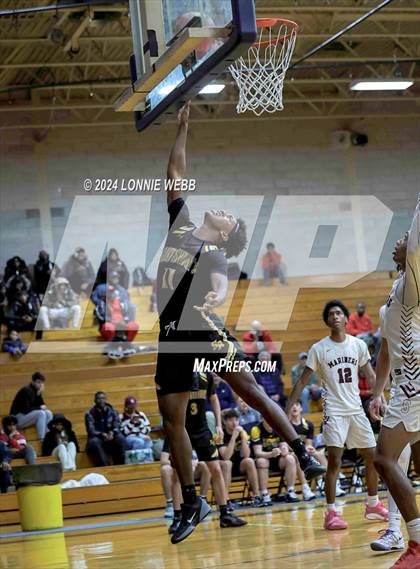 Thumbnail 3 in St. Anthony's vs. Southampton (New York Holiday Invitational) photogallery.
